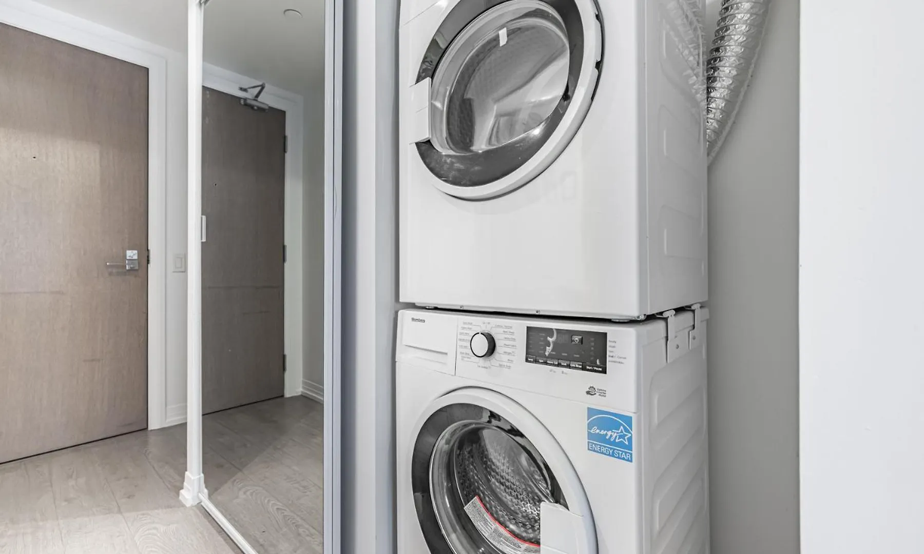 Toronto Garden Suites Apartment