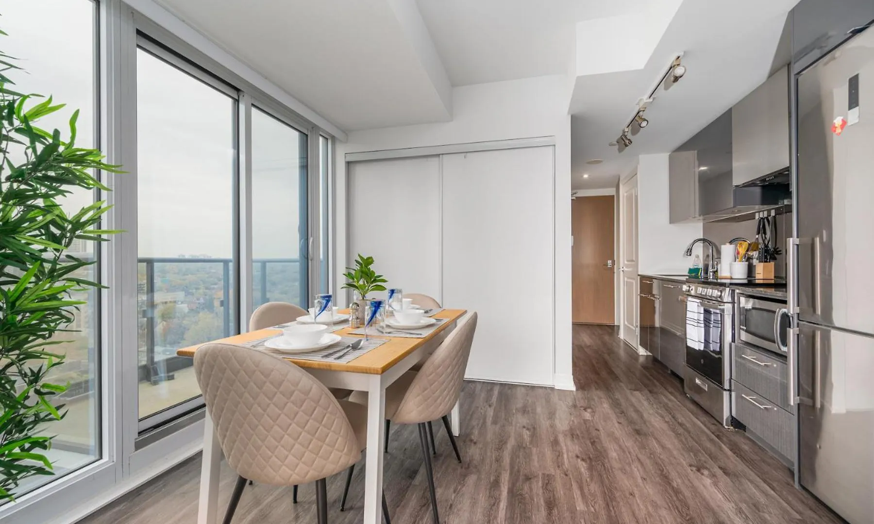 Toronto Garden Suites 0*,  Canada